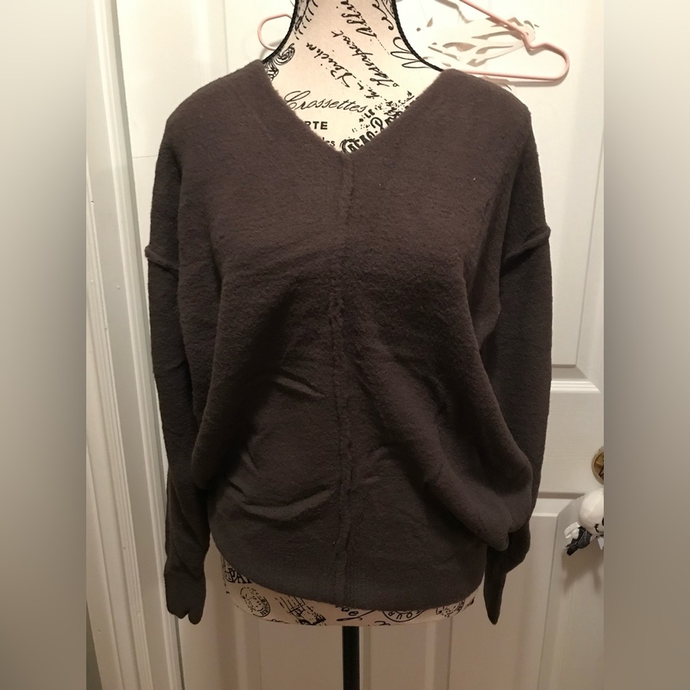 Aritzia Wilfred Free Hush Knit V-Neck Sweater